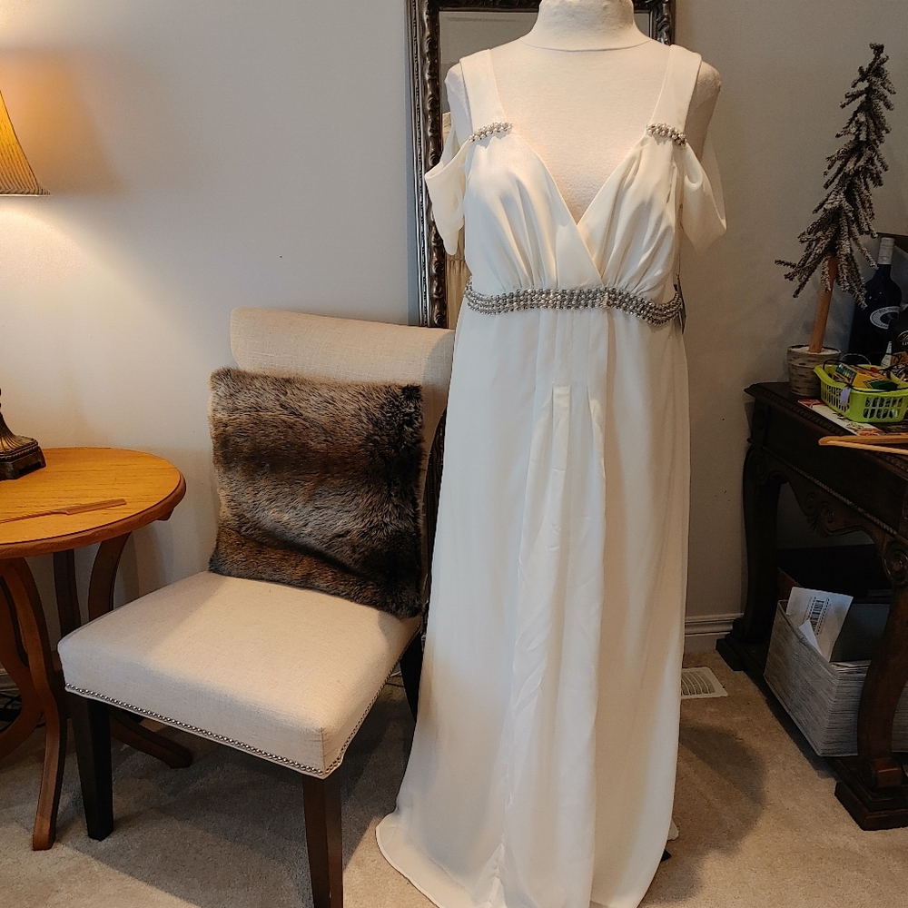 Kiyonna formal off shoulders off white dress - 22